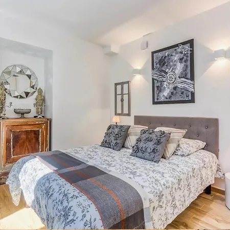 Luxury - - With Pool&jacuzzi بيت للعطل أنتيب