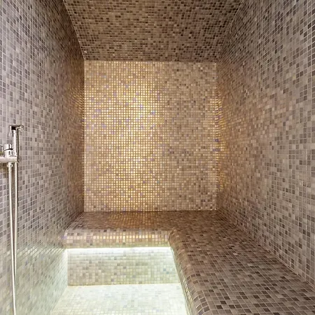 Luxury - - With Pool&jacuzzi بيت للعطل
